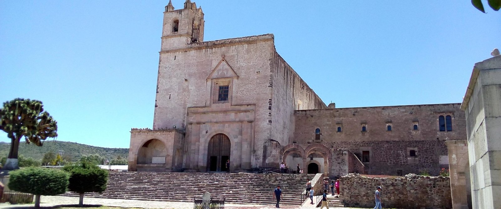 2560px-Epazoyucan,_joya_del_Siglo_XVI